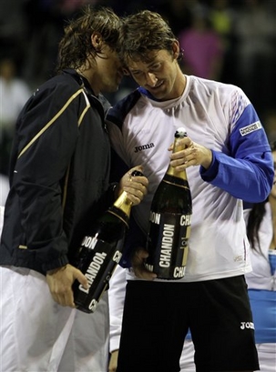 Spain's Juan Carlos Ferrero, right, and Spain's David Ferrer speak at the end of the ATP Buenos Aires Tennis Tournament final game in Buenos Aires, Sunday, Feb. 21, 2010. Ferrero won 7-5, 6-4, 6-3. (AP Photo/Natacha Pisarenko)