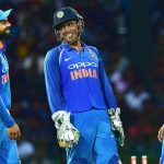 MS Dhoni shouts at Dinesh Karthik