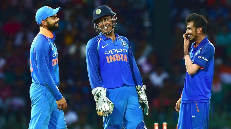 MS Dhoni shouts at Dinesh Karthik