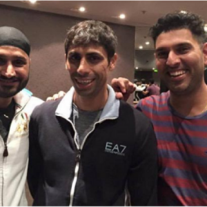 Ashish Nehra and Yuvraj Singh’s dance moves can give you complex
