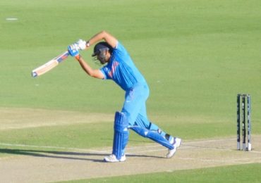 Rohit Sharma signals the crowd to chant 'India India'