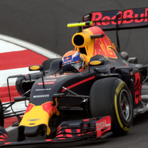 Verstappen doesn't crash into the P1 board