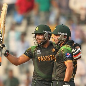 Kamran Akmal misses Umar Akmal's stumping chance