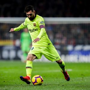 Messi no-look nutmeg