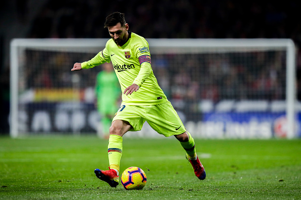 Messi no-look nutmeg