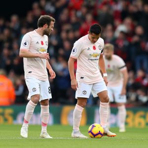 Juan Mata outruns Alexis Sanchez