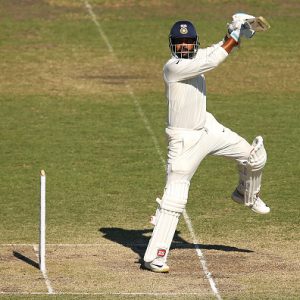 Murali Vijay smashes 26 runs