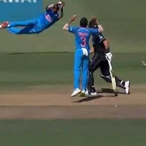 Hardik Pandya grabs a stunner on comeback