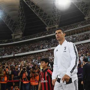 Cristiano Ronaldo does treadmill dance and fall over