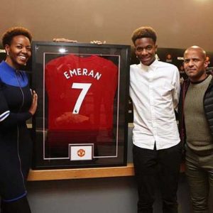 Manchester Unied sign Noam Emeran