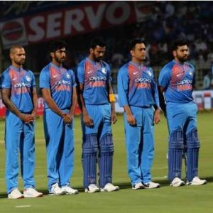 Virat Kohli urges crowd to remain silent