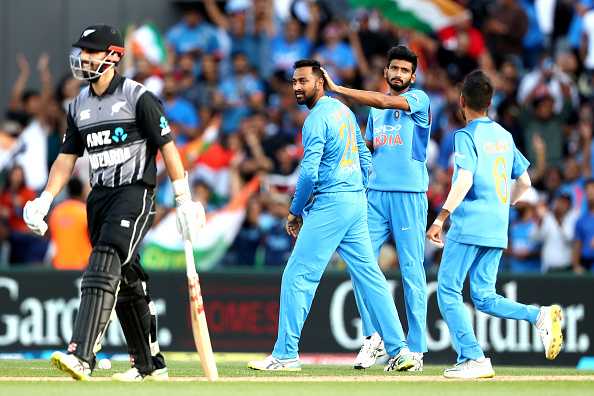 Twitter reactions on Krunal Pandya dismissing Daryl Mitchell