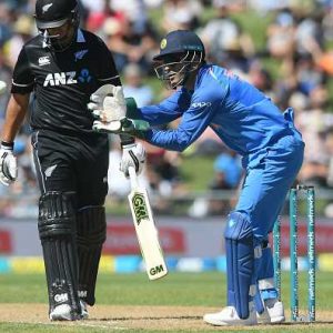 ICC posts warning regarding MS Dhoni's wicket-keeping