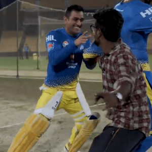 MS Dhoni runs away from an invader