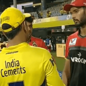 CSK captain gives suggestions to Shivam Dube