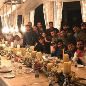 Dhoni hosts the Indian team for dinner in Ranchi