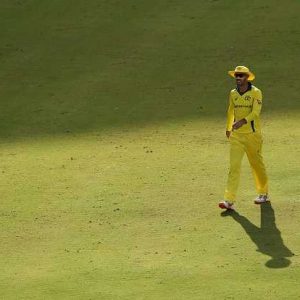 Maxwell breaches fake fielding rule