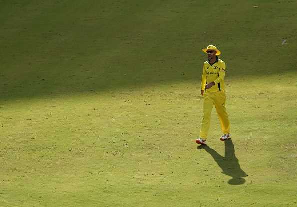 Maxwell breaches fake fielding rule