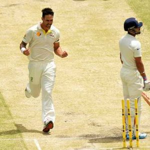 Mitchell Johnson taunts a Virat Kohli fan