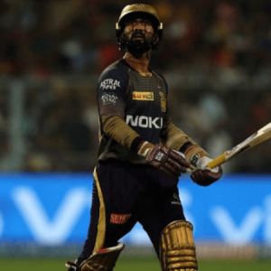 Manoj Tiwary slams Dinesh Karthik