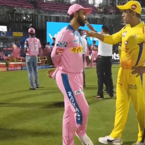 MS Dhoni advises Ajinkya Rahane