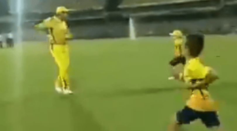 Dhoni races with Shane Watson and Imran Tahir