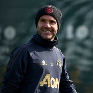 Juan Mata: Man Utd offers new deal to midfielder but Mata's father hints at move away