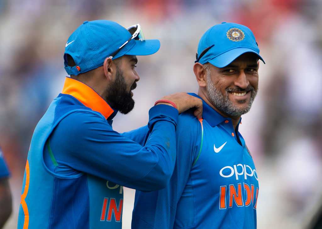 Shastri hails MS Dhoni and Virat Kohli's commitment