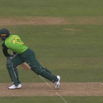 WATCH: Quinton de Kock gets reprieve as bails don't fall off during England vs South Africa World Cup match