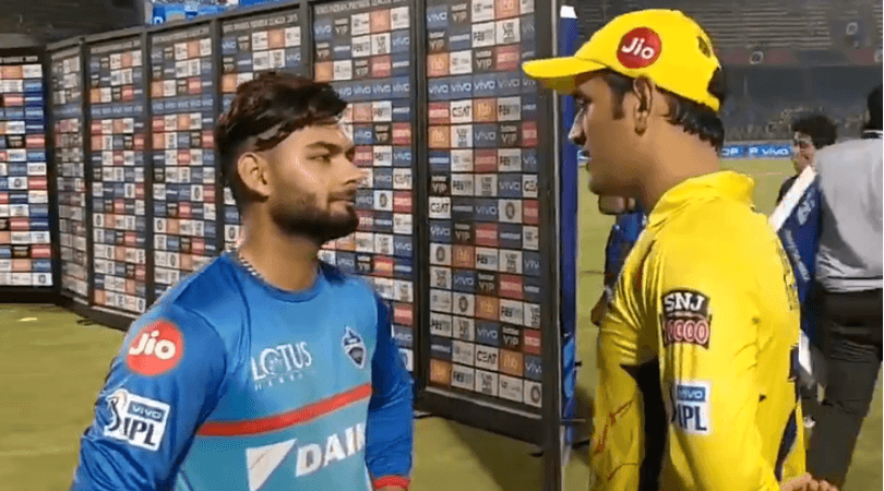Dhoni providing invaluable tips to Rishabh Pant