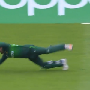 Sarfaraz Ahmed catch vs New Zealand: Watch Pakistani captain grabs excellent diving catch to dismiss Ross Taylor