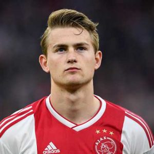 Matthijs De Ligt Transfer News: Ajax Captain gives official statement amidst Barcelona and Man Utd interest