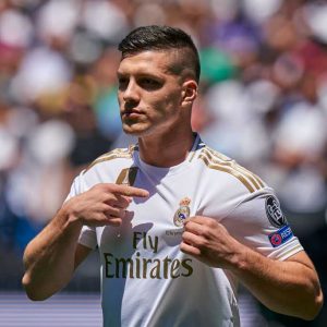 Luka Jovic unveiling: Watch Jovic becoming a madridista at Santiago Bernabeu