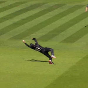 Martin Guptill catch vs Australia: Watch Guptill grabs stunner to dismiss Steve Smith vs Australia