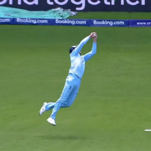 Joe Root catch vs Sri Lanka: Watch English fielder grabs incredible catch to dismiss Dhananjaya de Silva | 2019 Cricket World Cup
