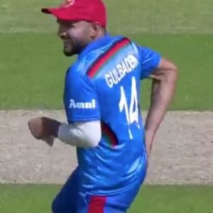 Gulbadin Naib takes a severe blow on his buttocks due to casual throw from Rashid Khan during Pakistan vs Afghanistan World Cup match