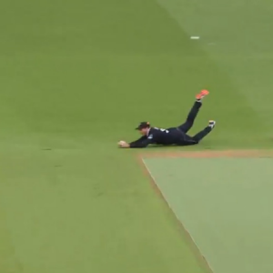 Martin Guptill catch vs Pakistan: Watch New Zealand fielder grabs astounding catch to dismiss Imam-ul-Haq