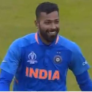 Hardik Pandya laughs at Sarfaraz Ahmed after he outfoxes him with a surprise bouncer | India vs Pakistan