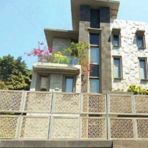 Top 10 cricketers and value of their most lavish houses