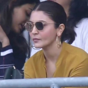 WATCH: Anushka Sharma asks signal for four during Sri Lanka-India match; leaves Twitter in splits