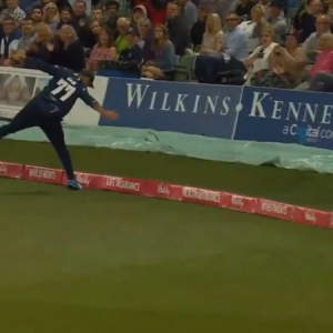 WATCH: Mohammad Nabi grabs exceptional boundary catch to dismiss Jamie Overton in Vitality Blast