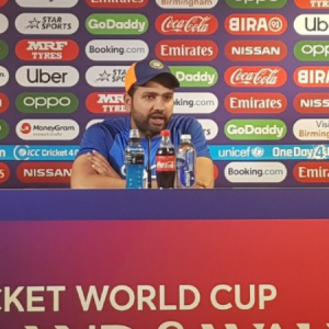 Rohit Sharma passes huge statement on MS Dhoni's approach in slog overs vs England in 2019 Cricket World Cup