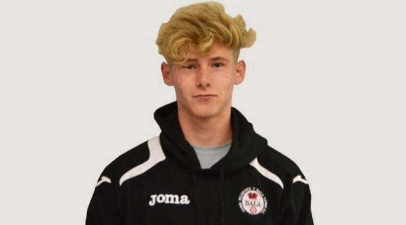 Former Man Utd trialist commits suicide at 20 after being plagued with injuries. He suffered from anxiety and withdrew from social life.