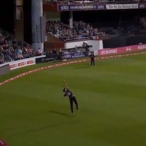 AB de Villiers dismissal vs Somerset: Watch Max Waller grabs exceptional one-handed catch to dismiss de Villiers