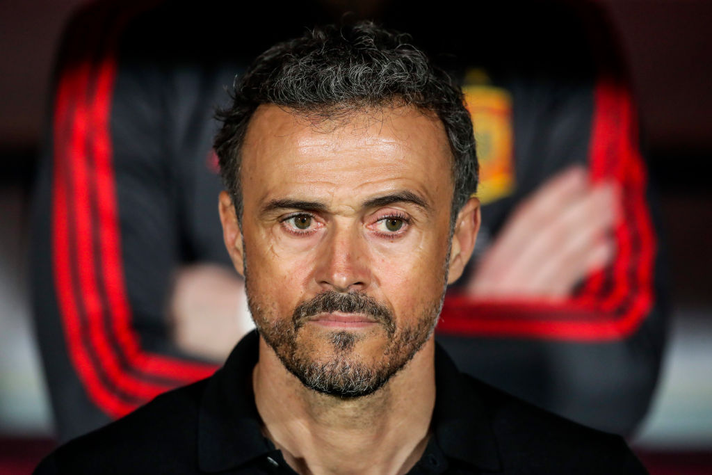 Romanian fans boo and chant during one minute silence for late Luis Enrique's daughter