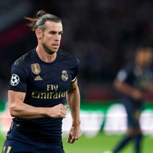 Gareth Bale hesitated holding Real Madrid’s flag during a team photo before the game vs PSG