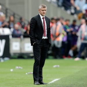 Manchester United fans mock Ole Solskjaer with 'sacked in the morning' jibe after West Ham defeat