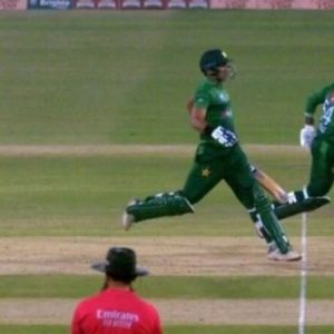 WATCH: Sarfaraz Ahmed and Iftikhar Ahmed involved in hilarious miscommunication vs Sri Lanka in Lahore