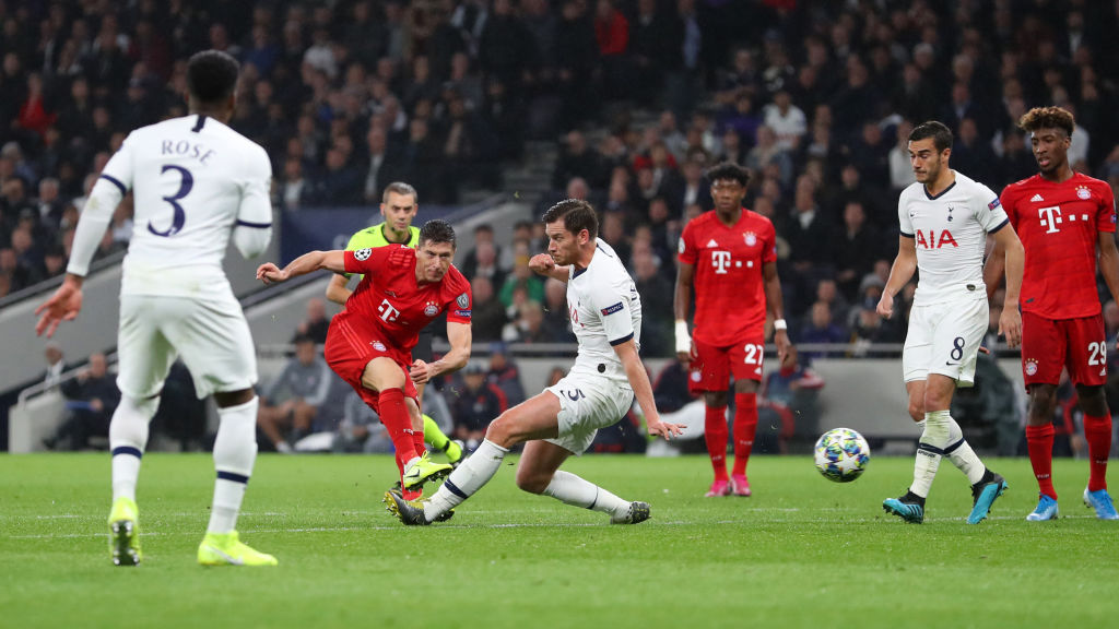 Robert Lewandowski produces beautiful piece of skill before scoring a splendid goal against tottenham Hotspurs