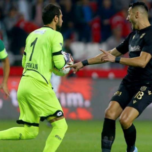 Konyaspor Goalkeeper Serkan Kirintili receives fastest ever red card in Turkish football history after just 13 seconds!